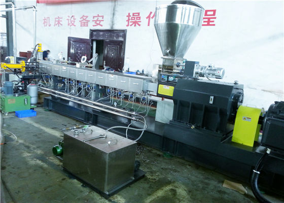 चीन आउटपुट 500 किलो / घंटा उच्च दक्षता के साथ डबल स्क्रू प्लास्टिक एक्सट्रूडर मशीन आपूर्तिकर्ता